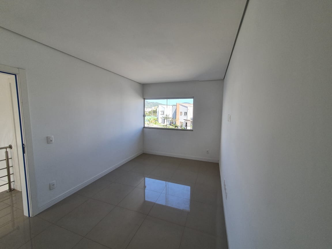 Ótima Oportunidade! Casa Individual em Condomínio Fechado com 3 Dormitórios Localizado na Barra em Balneário Camboriú -SC