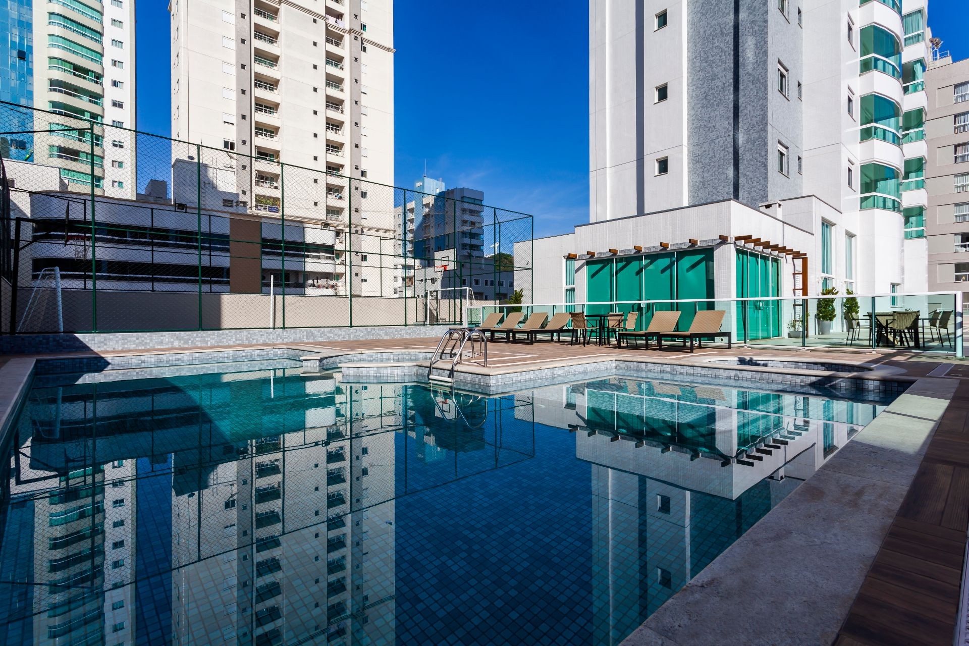 Apartamento Mobiliado no Edifício Torre Esmeralda em Balneário Camboriú