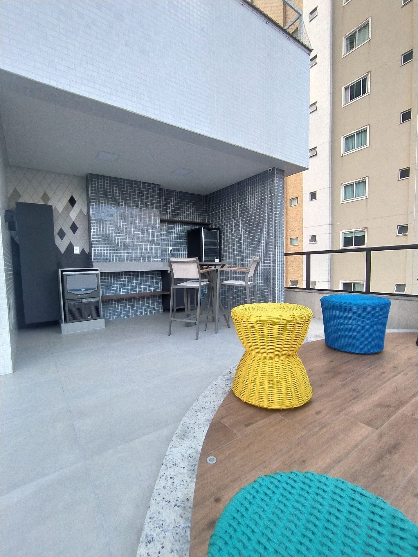Apartamento novo no Edifício Barcelona Garden no centro de Balneário Camboriú, 3 suítes e 3 vagas de garagem