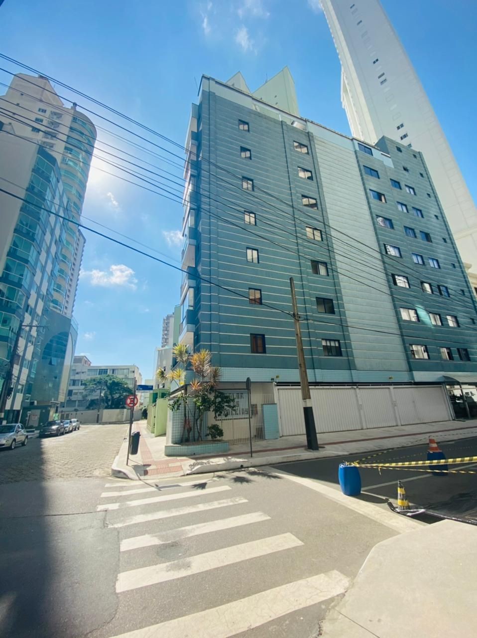 Apartamento diferenciado no Edificio Solar das Azaléias  em Balneário Camboriú SC
