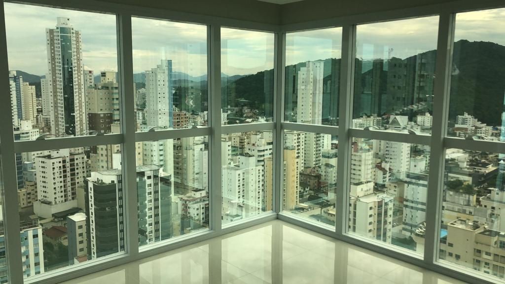 Apartamento Mobiliado e Decorado no Edifício Eleganza Tower Em Balneário Camboriú-SC