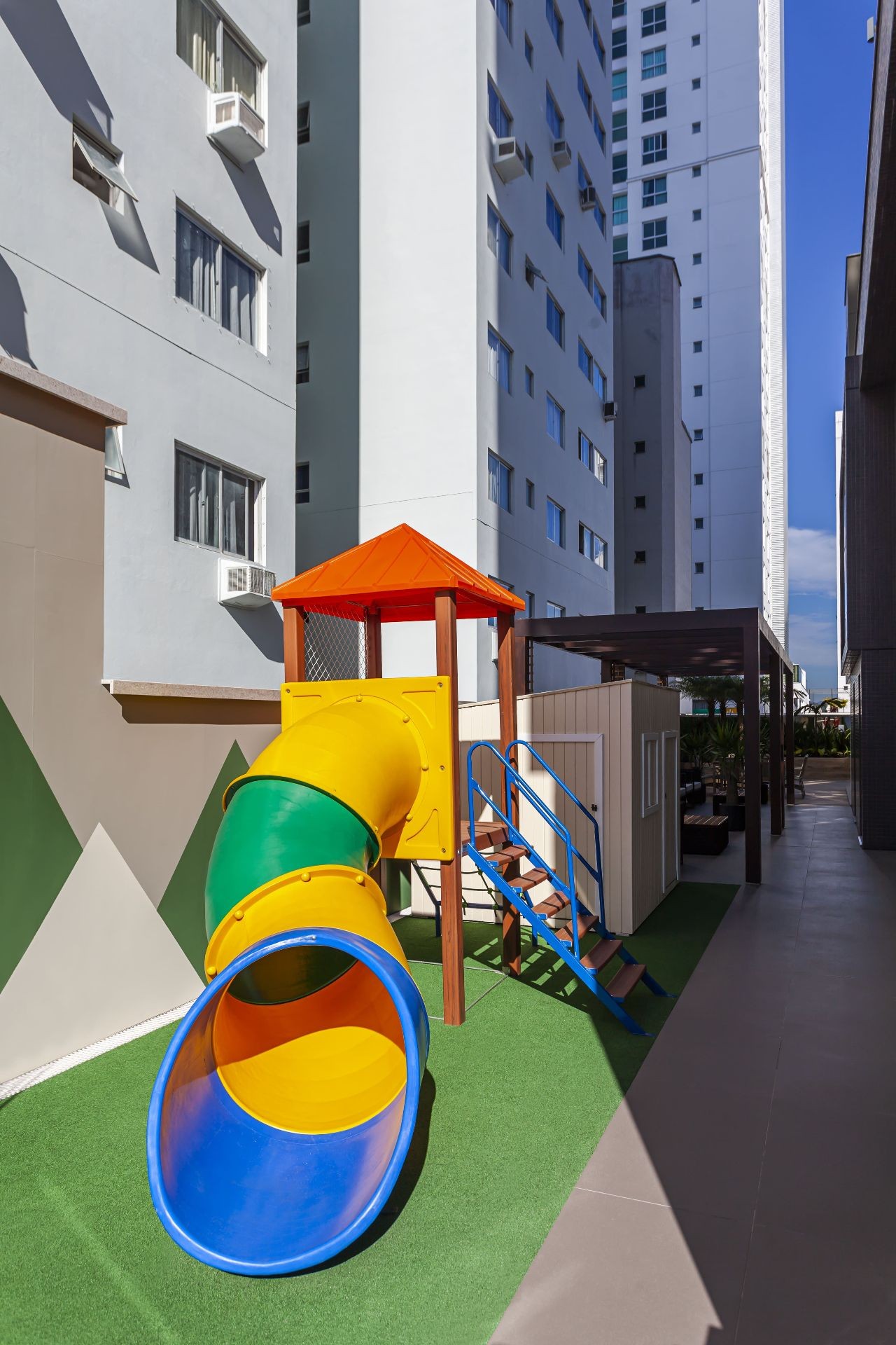 Apartamento Finamente Mobiliado, Decorado e Equipado andar Alto em Balneário Camboriú-SC