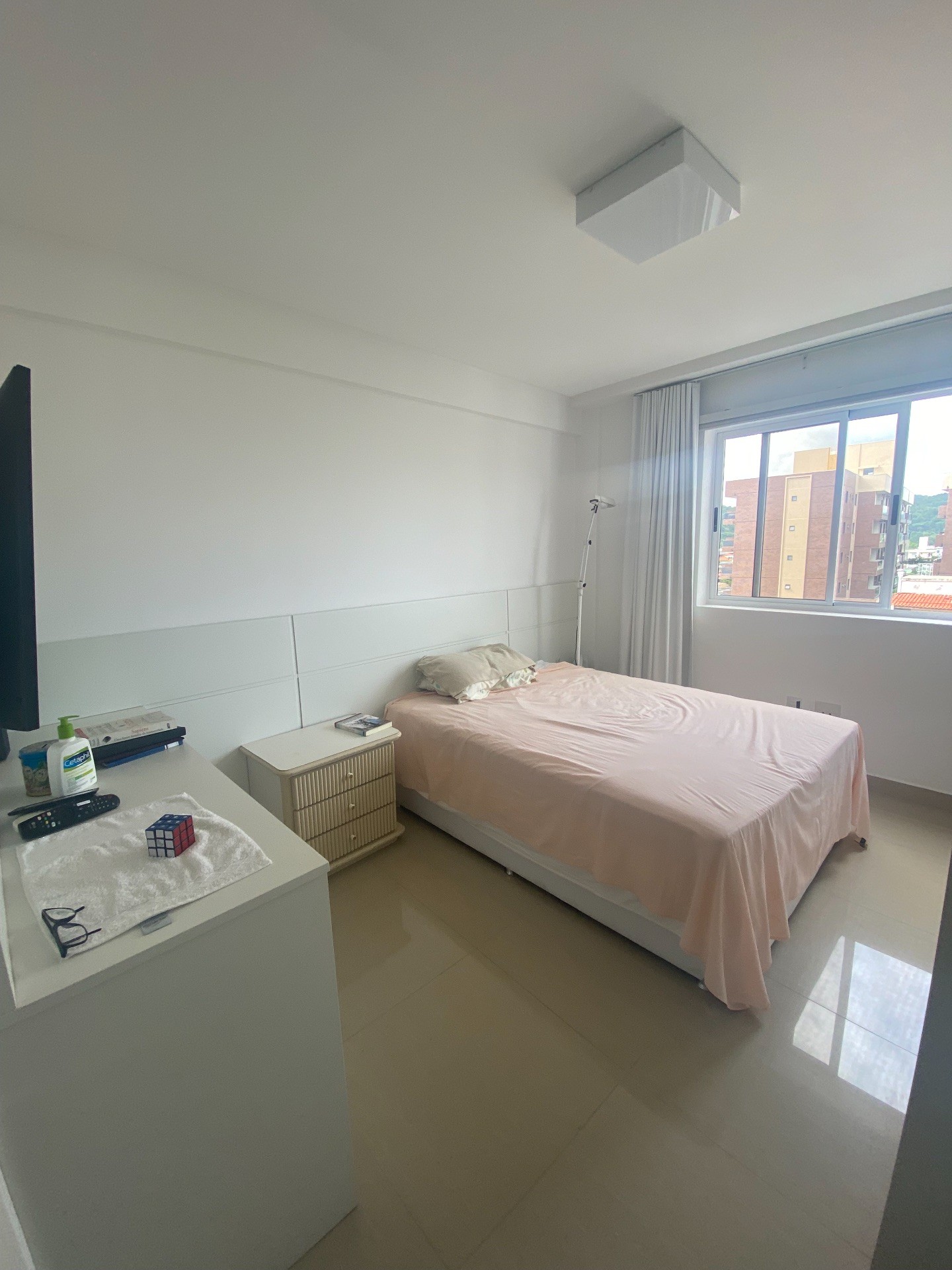 Oportunidade, Apartamento 1 por andar, mobiliado, 3 dormitórios, sendo 1 suíte, rua reta ao mar, localizado em Balneário Camboriú - SC