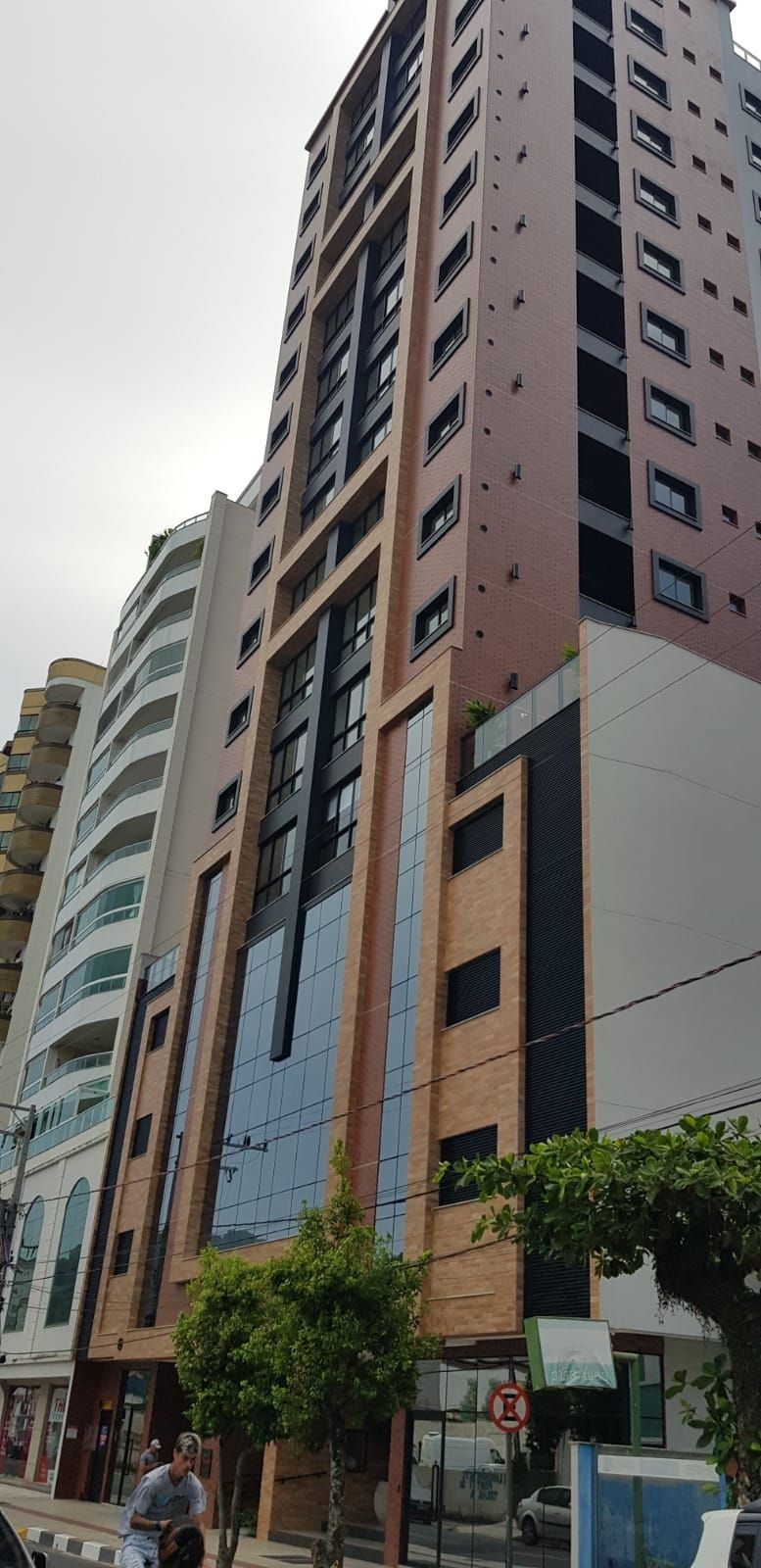 Cobertura Duplex Com Piscina Privativa e 4 Suítes Localizada no Centro de Balneário Camboriú -SC