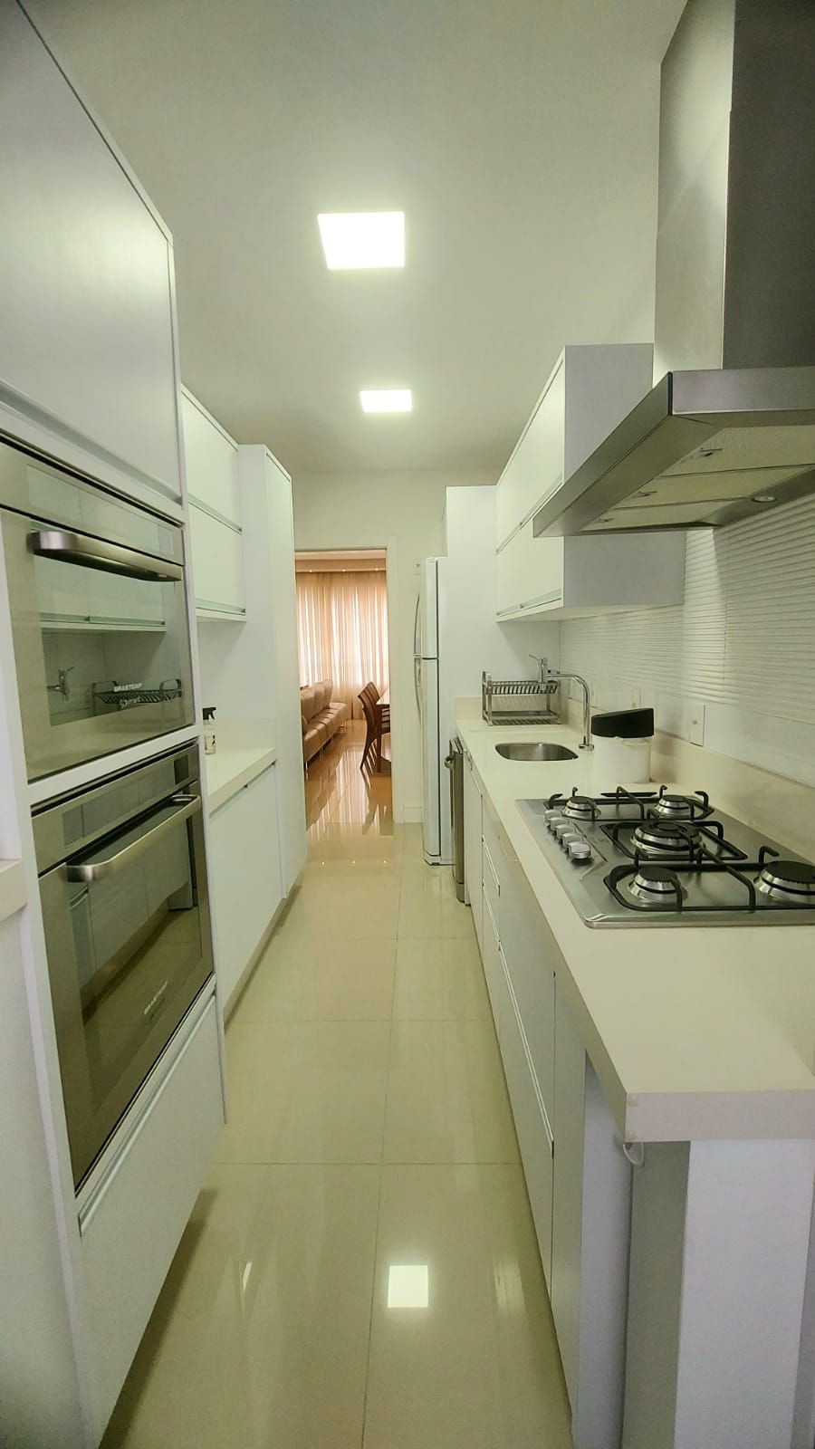 Apartamento Mobiliado e Decorado Com 3 Suítes Localizado no Centro de Balneário Camboriú - SC