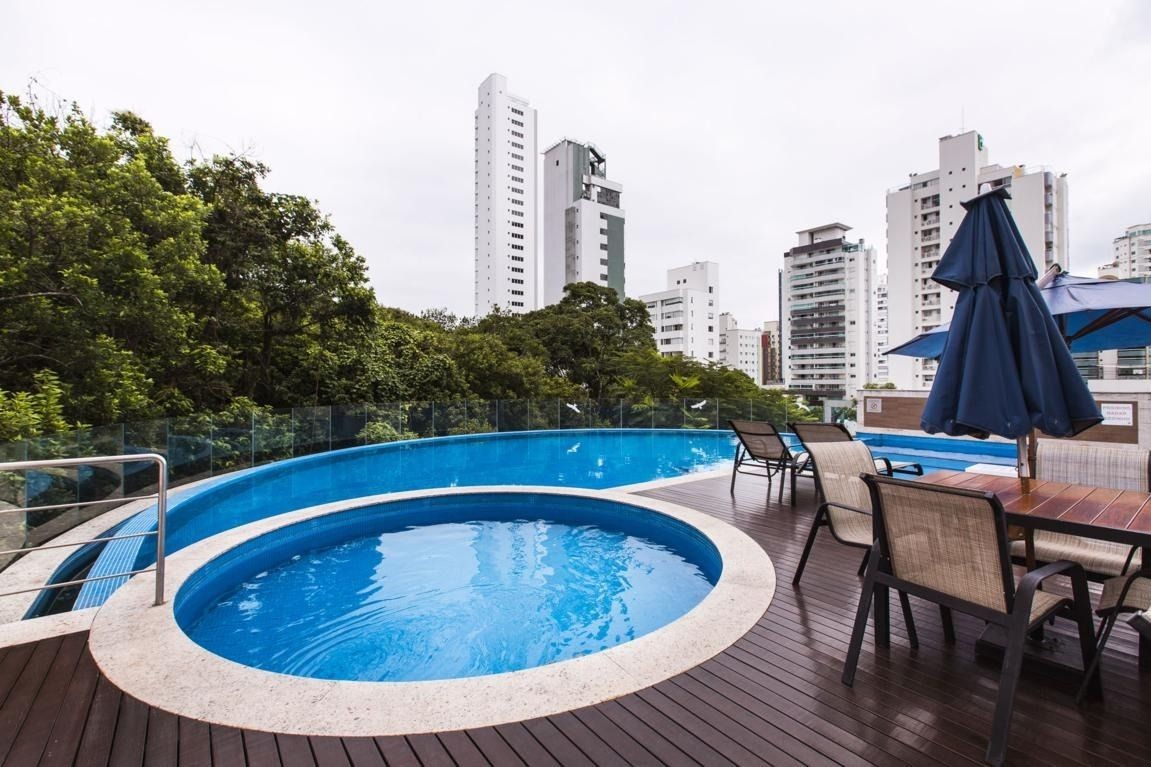 Oportunidade, Apartamento Quadra mar, com vista mar, 3 suítes com 2 vgs, Edifício com home club incrível, localizado em Balneário Camboriú - SC