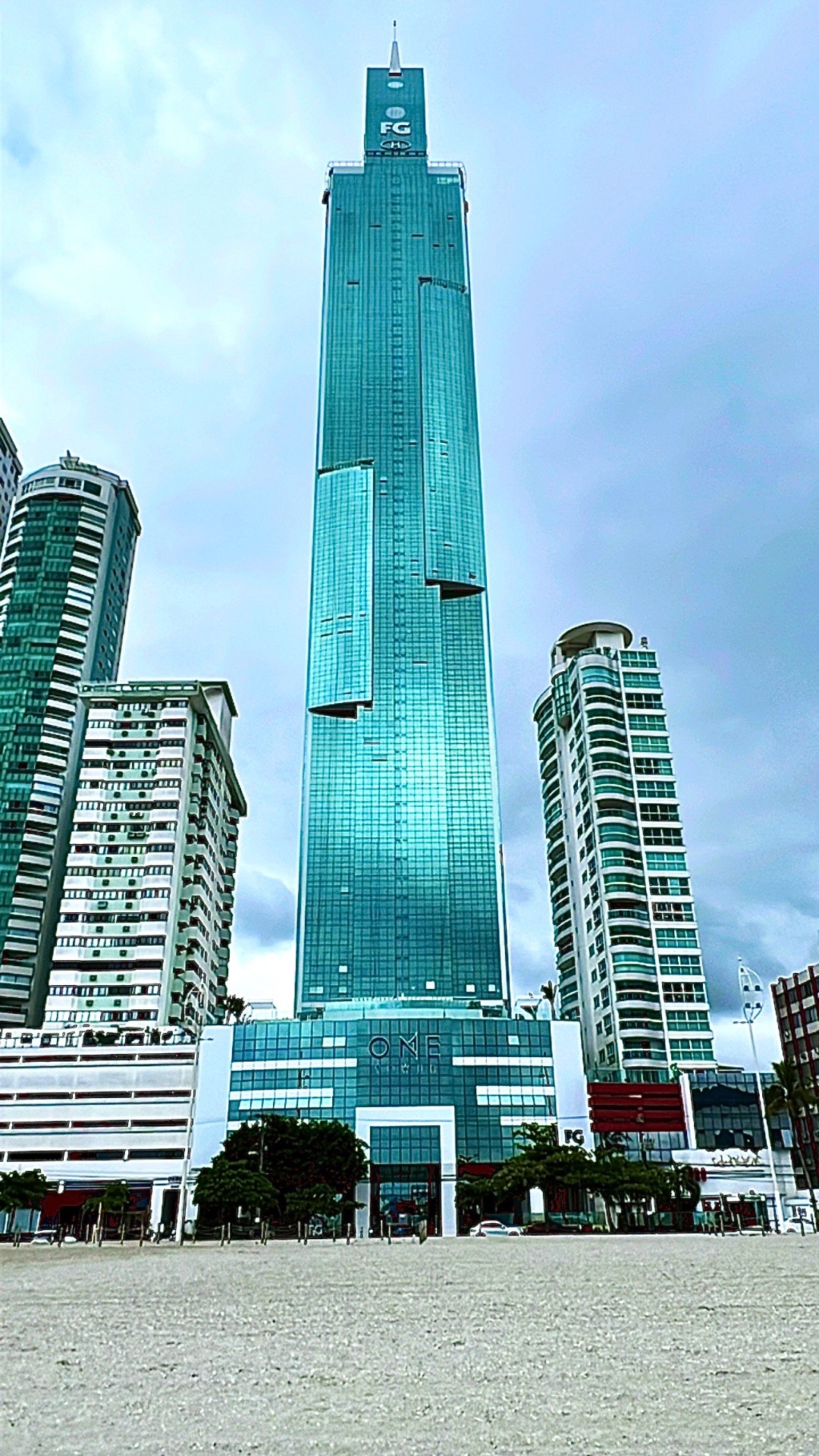 Apartamento, mobiliado, equipado decorado, frente mar, na barra sul no Edifício One Tower em Balneário Camboriú SC