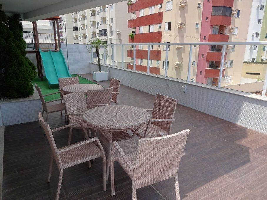 Apartamento Amplo Mobiliado, Decorado e Equipado,  03 Suítes e 02 Vagas de Garagem em Balneário Camboriú-SC