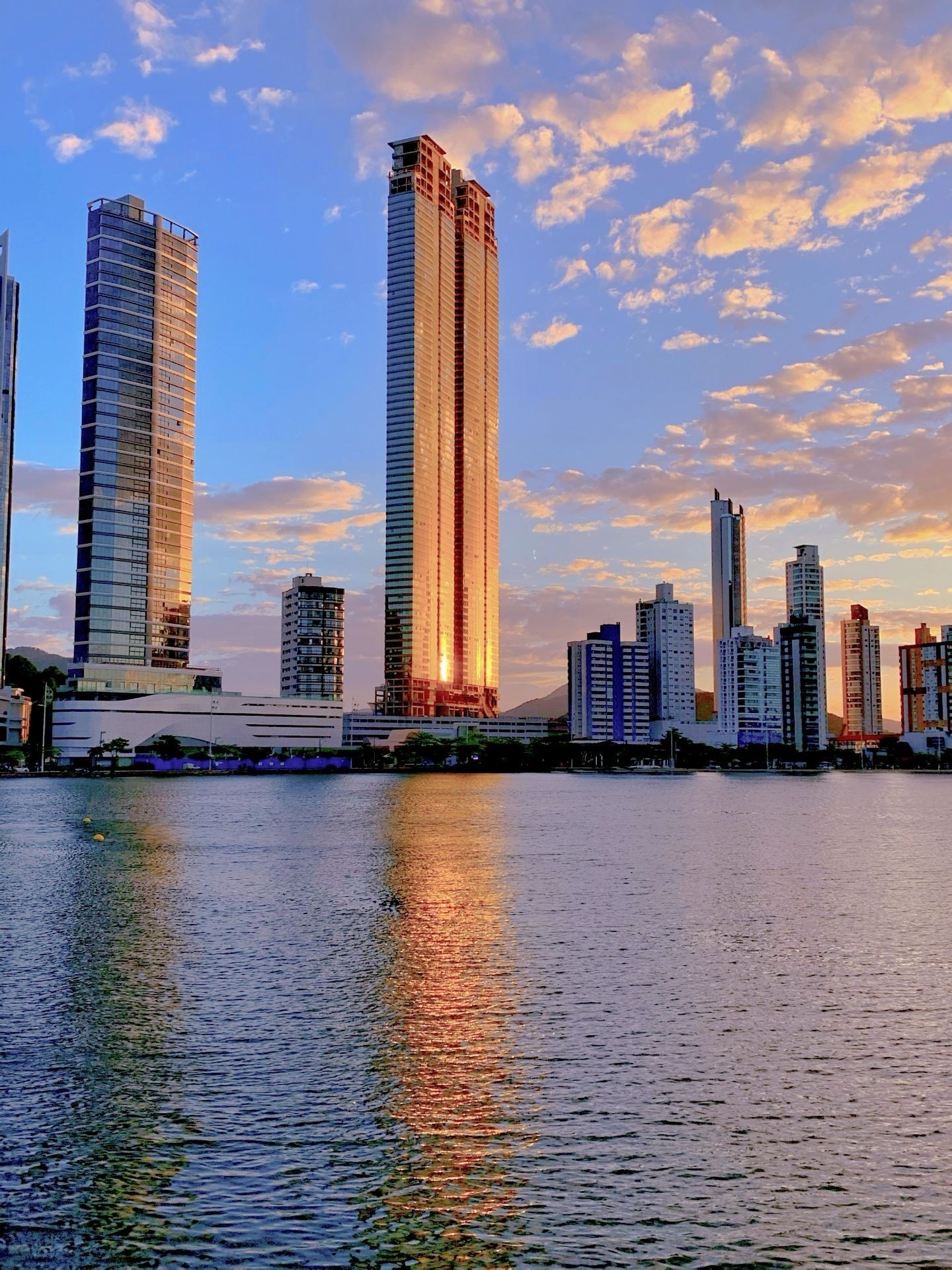 Apartamento Na Torre I Final 2 No Maior Empreendimento da América Latina em Balneário Camboriú-SC