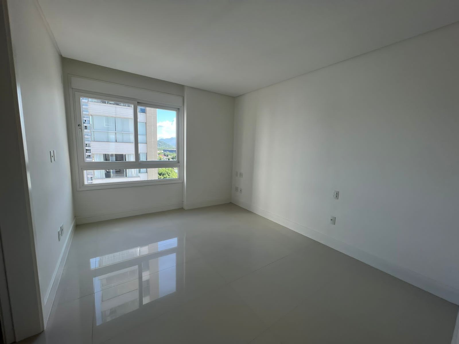 Oportunidade! Apartamento Novo Frente Mar e Vista Total Para o Mar em Balneário Camboriú-SC