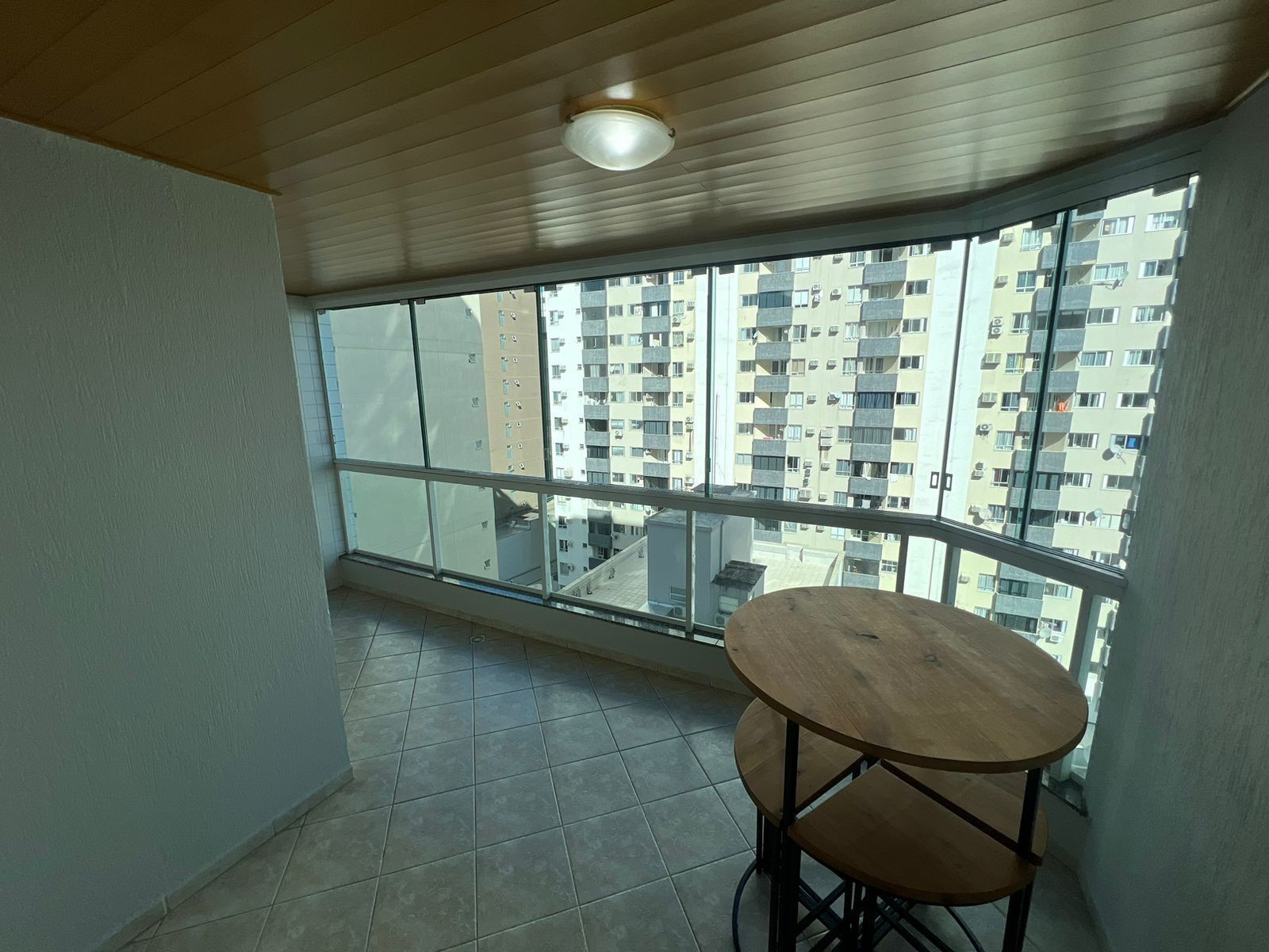 Apartamento à venda Mobiliado e Equipado com 3 Dormitórios Localizado Próximo a Av. Brasil em Balneário Camboriú - SC