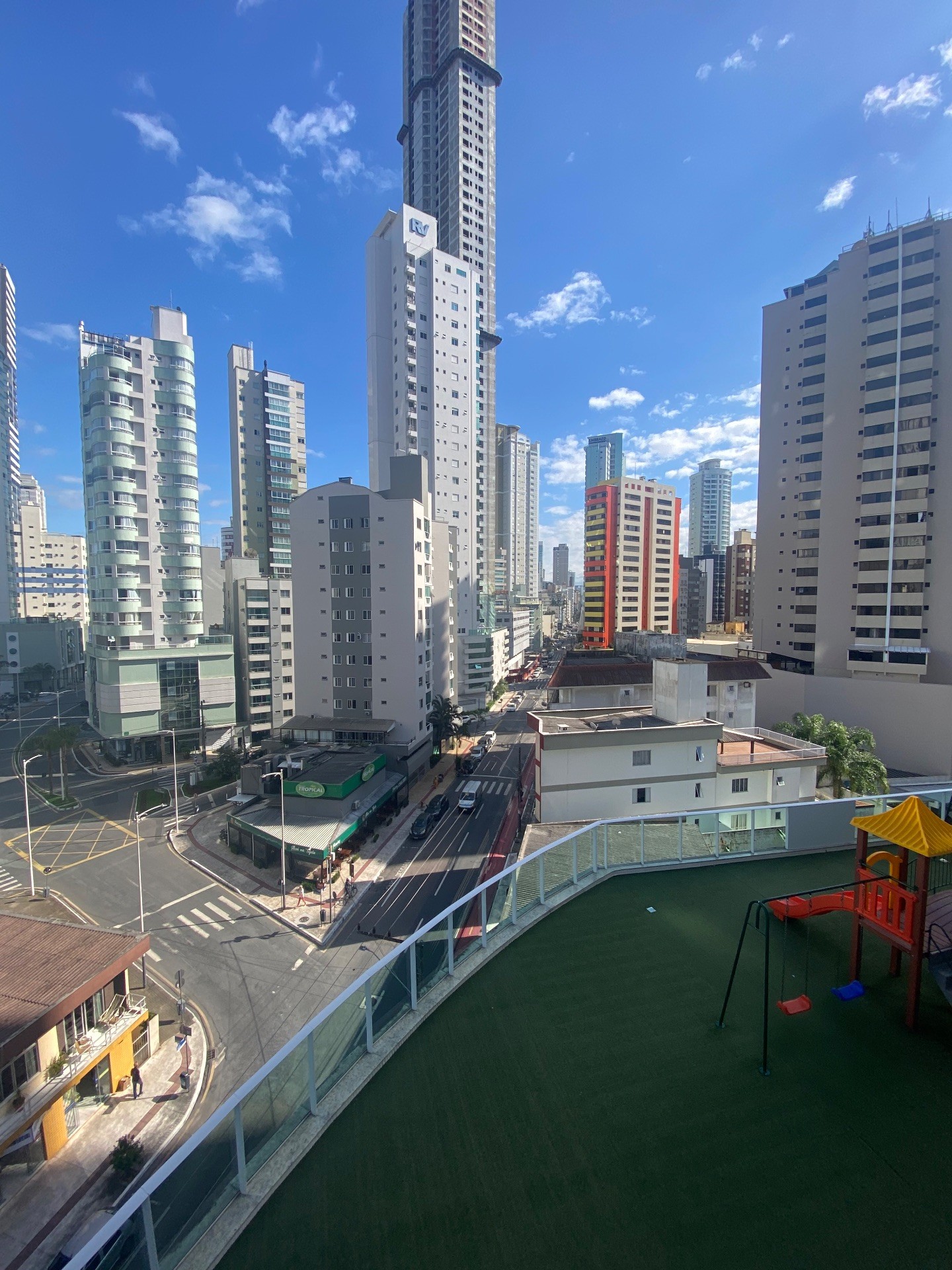 Garden na barra sul, um apartamento bem amplo com vista para av brasil em Balneário Camboriú - SC 