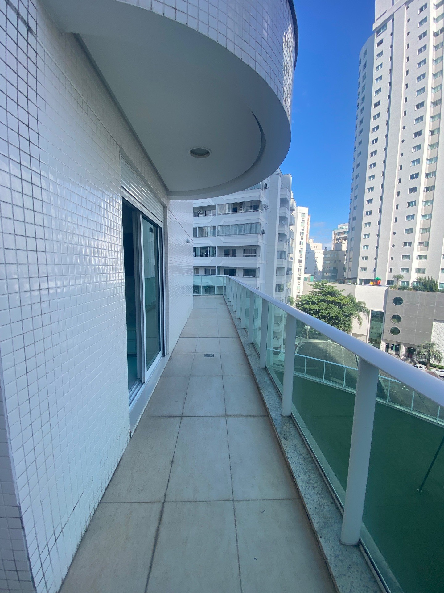 Garden na barra sul, um apartamento bem amplo com vista para av brasil em Balneário Camboriú - SC 