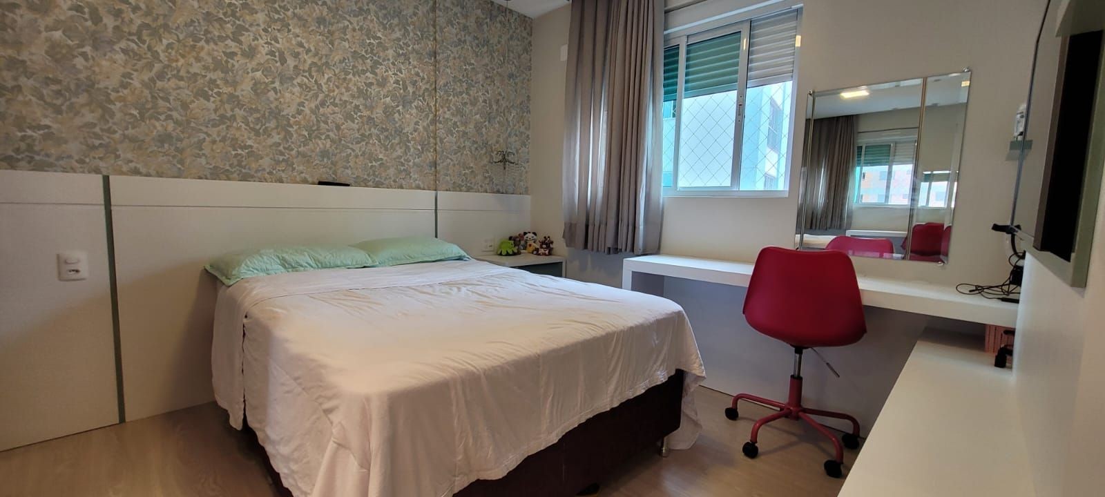 Apartamento Mobiliado, equipado e decorado com 03 suítes, Localizado na Barra Sul em Balneário Camboriú - SC