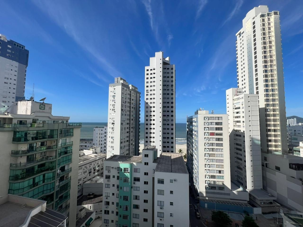 Apartamento Alto Padrão Com Móveis Planejados e 3 Suítes Localizado a 50 metros do Mar na Cidade de Balneário Camboriú -SC
