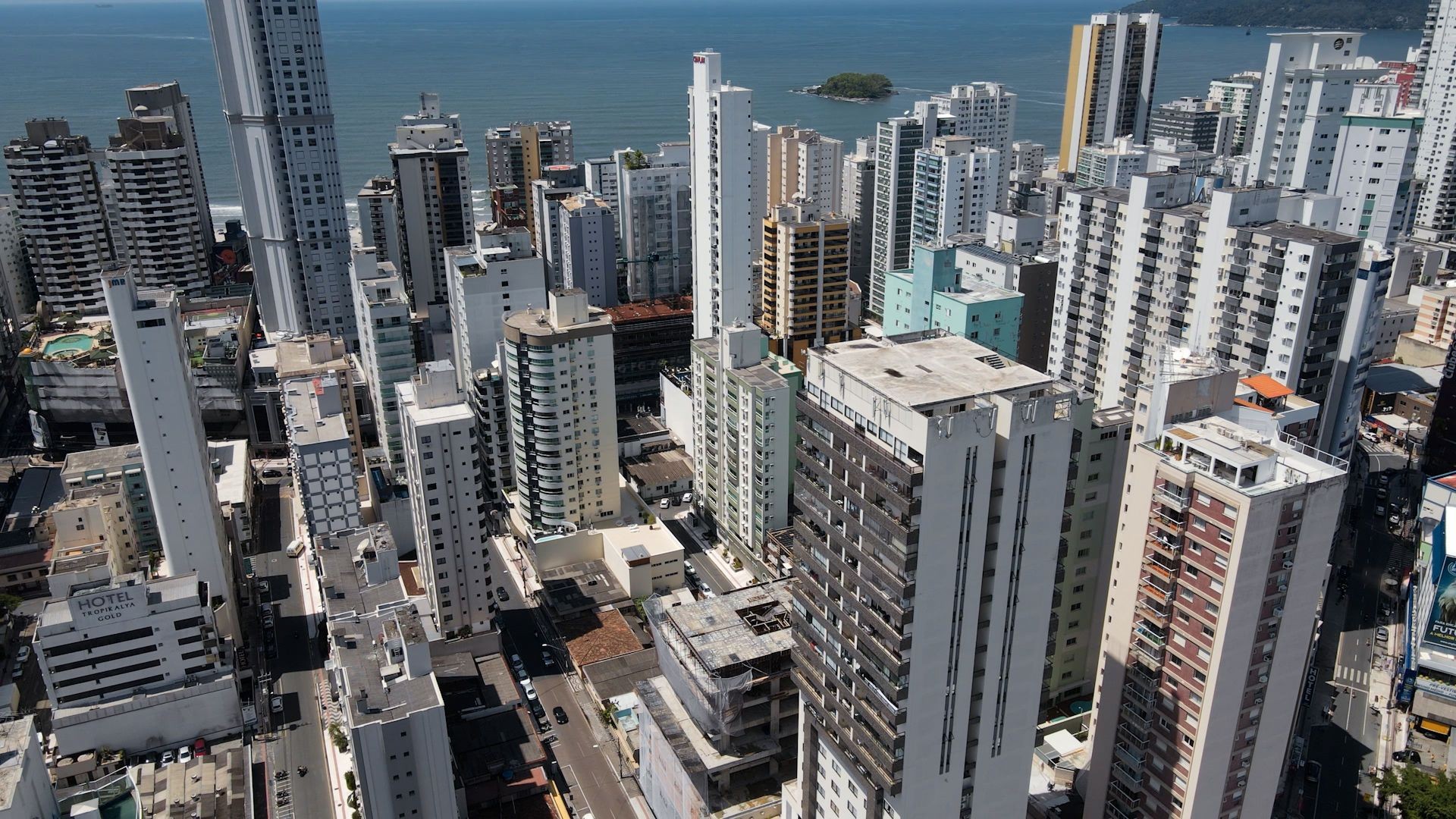 LANÇAMENTO! Apartamento Alto Padrão com 4 suítes em Empreendimento com Rooftop Localizado na Av. Alvin Bauer em Balneário Camboriú - SC