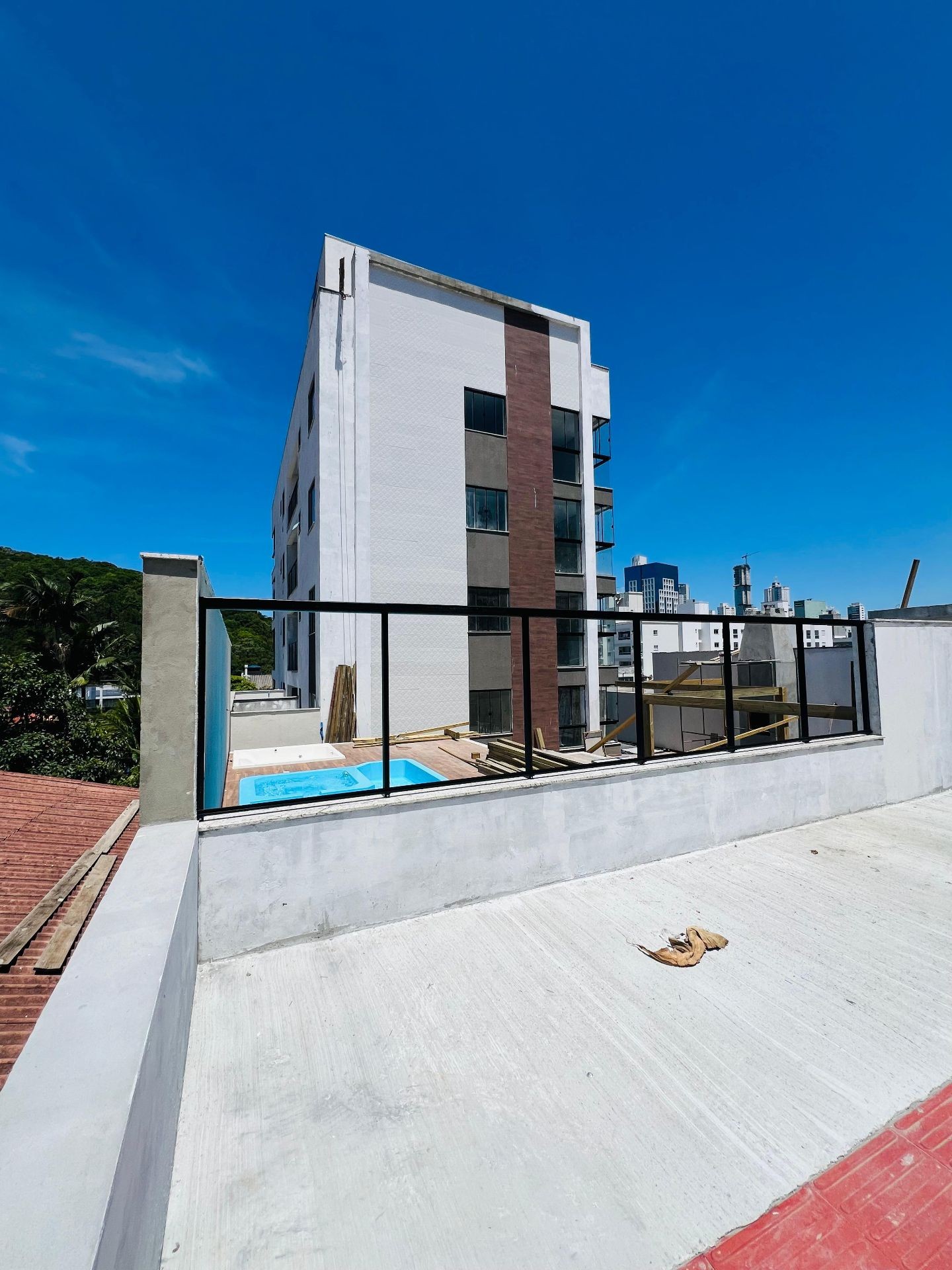 Lançamento, apartamento diferenciado com terraço, sendo 3 suítes, 4 banheiros, 2 terraços, 2 vagas Privativa, ótima localização em, Balneário Camboriú-SC