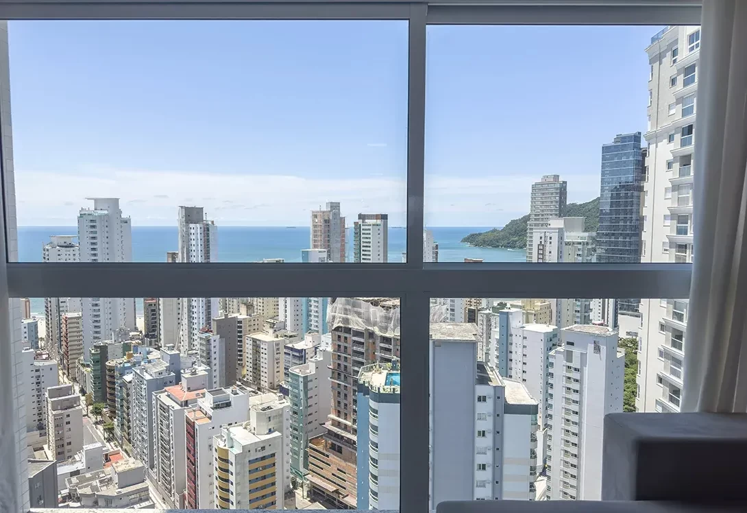 Apartamento Andar Alto, Mobiliado no Edifício Phoenix Tower em Balneário Camboriú - SC 