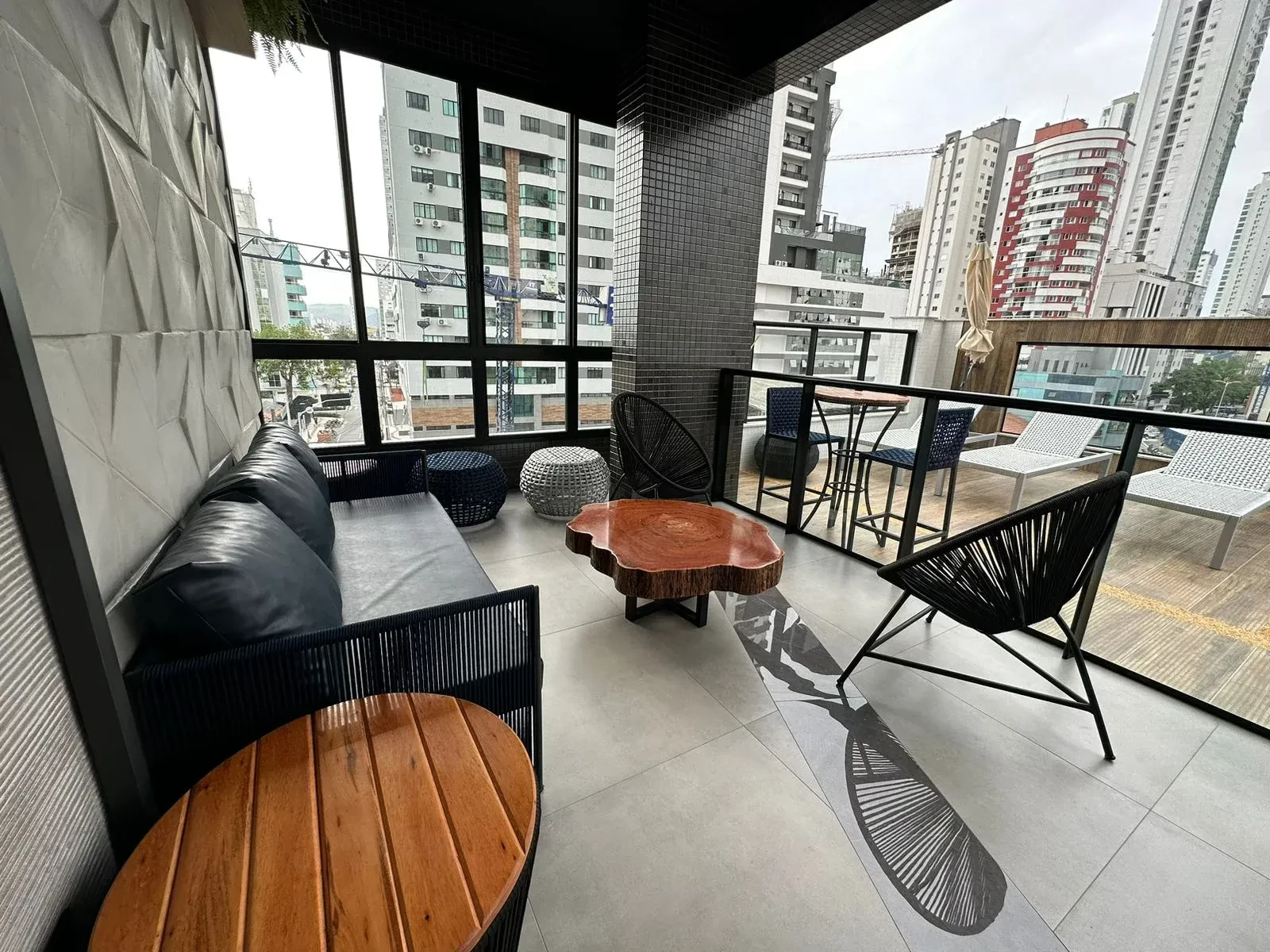 Apartamento 3 suítes novo muito bem localizado em Balneário Camboriú SC